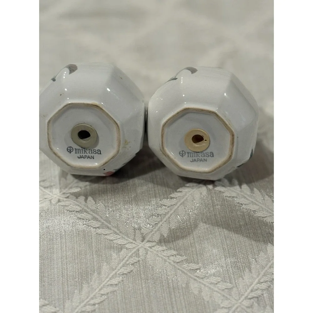 Mikasa Continental F3003 Silk Flowers Salt & Pepper Shaker Set (5 Hole)